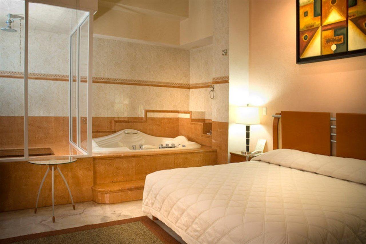 Estanza Hotel & Suites Morelia Exterior photo